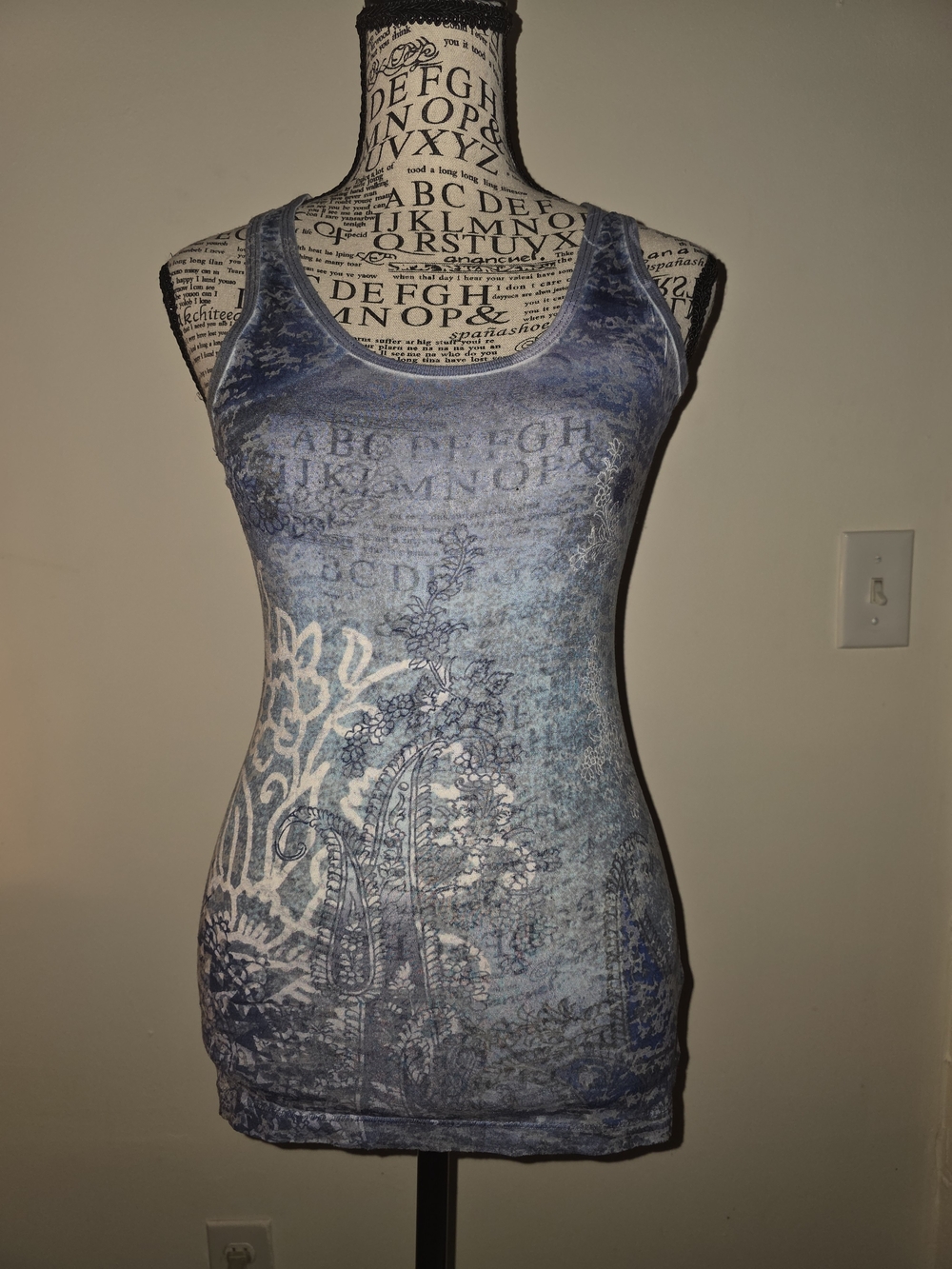 Mossimo Supply Co. Blue Floral Script Scoop Neck Tank